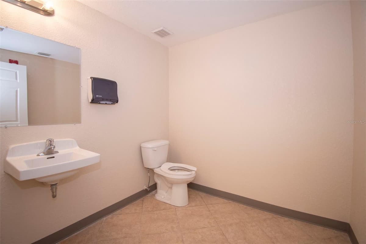 3221 TAMIAMI TRL — photo 17 of 45