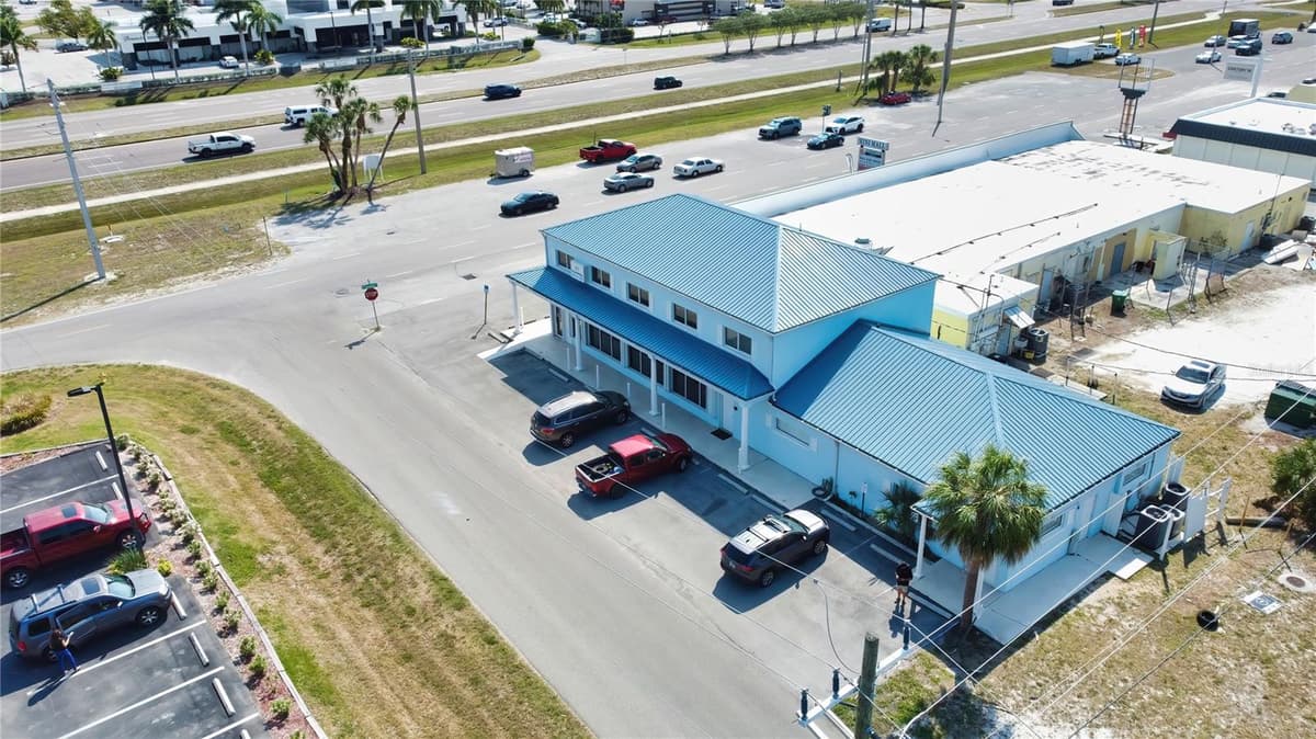 3221 TAMIAMI TRL — photo 35 of 45