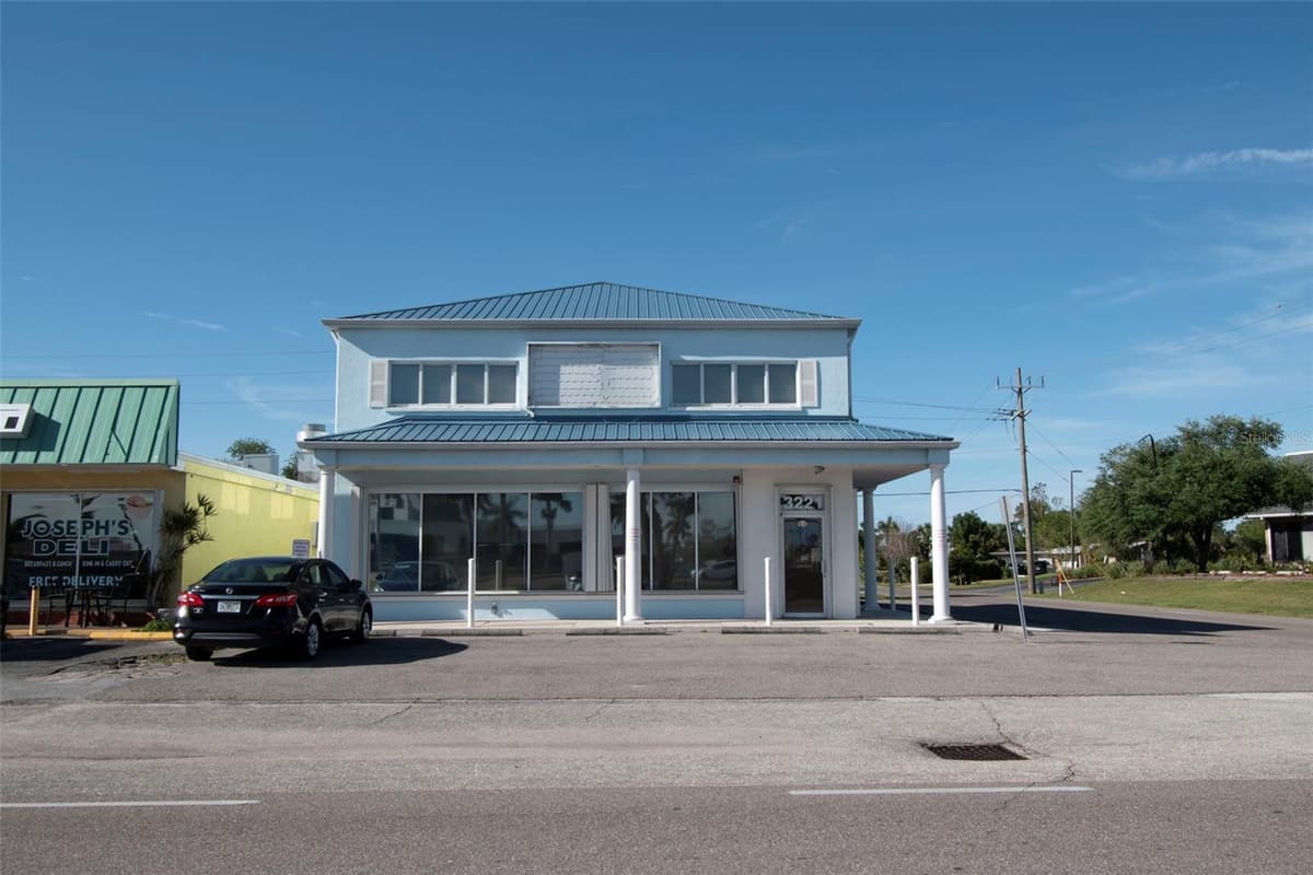3221 TAMIAMI TRL — photo 2 of 45