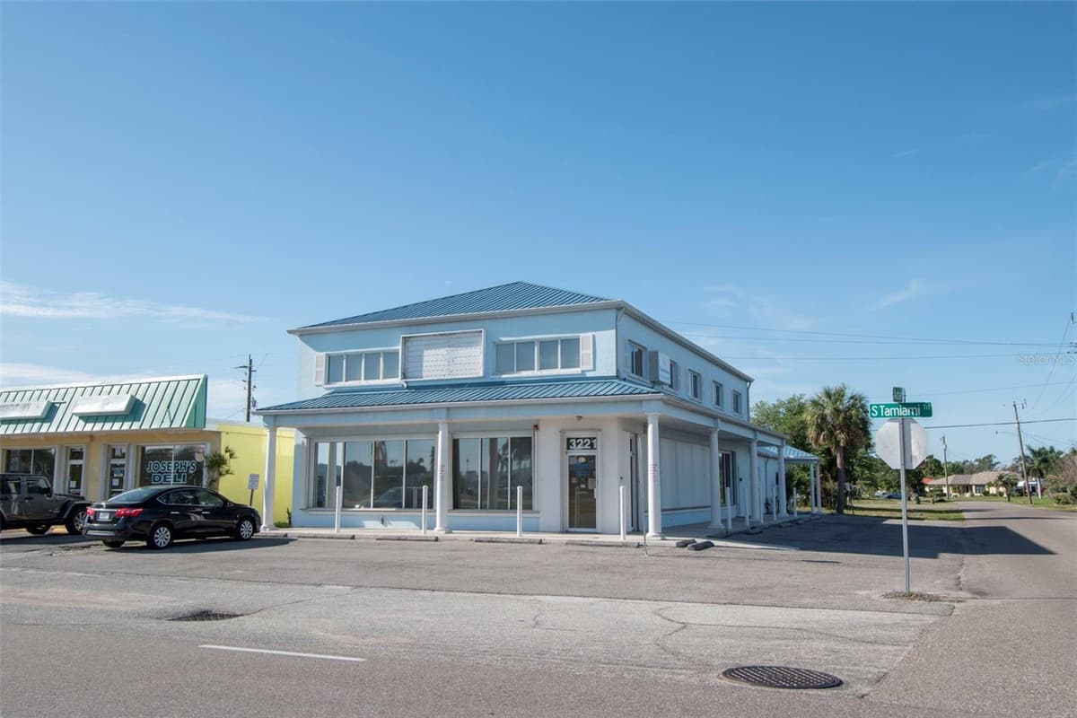 3221 TAMIAMI TRL — photo 3 of 45