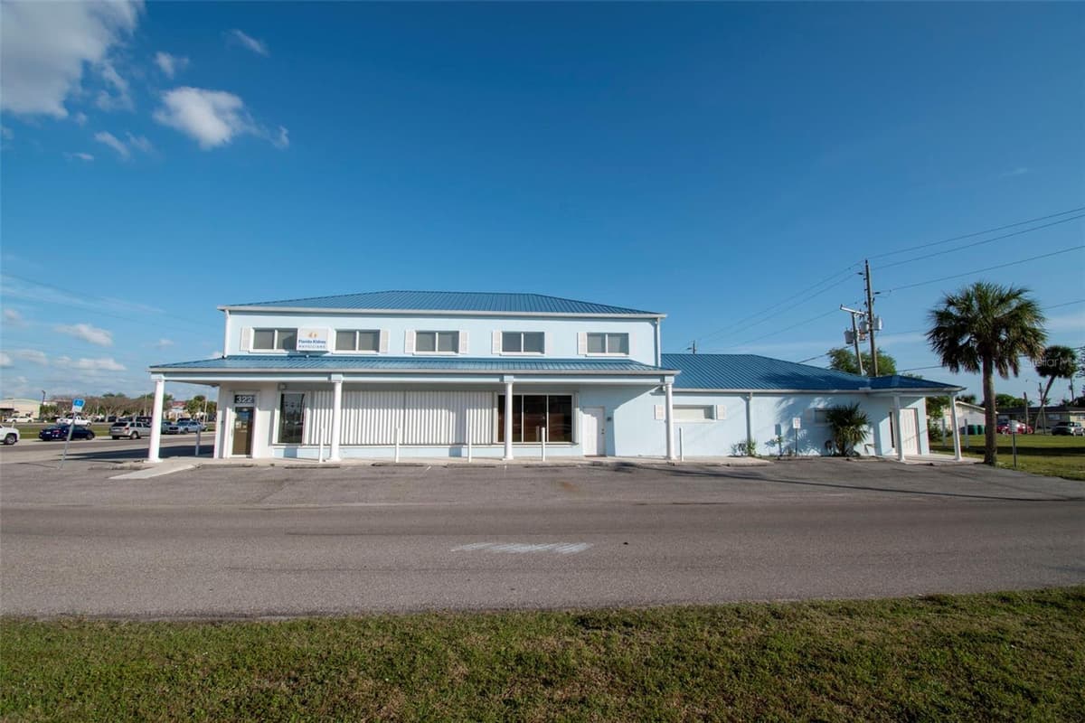 3221 TAMIAMI TRL — photo 28 of 45