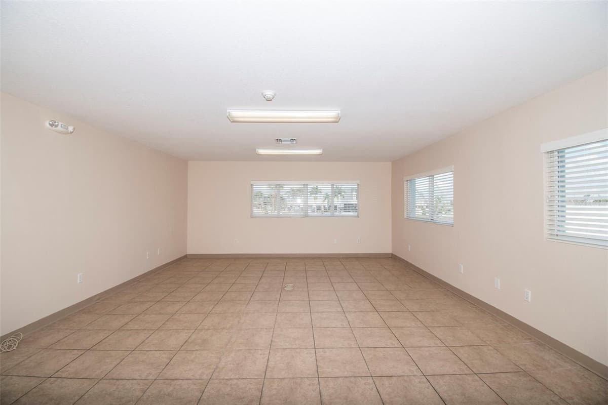 3221 TAMIAMI TRL — photo 24 of 45