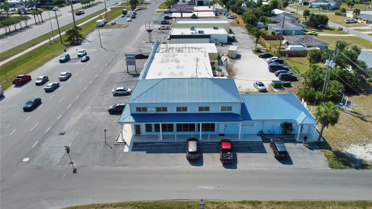 3221 TAMIAMI TRL — photo 36 of 45