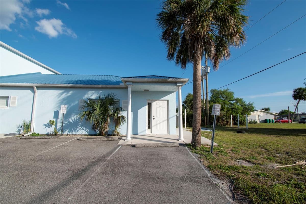 3221 TAMIAMI TRL — photo 29 of 45