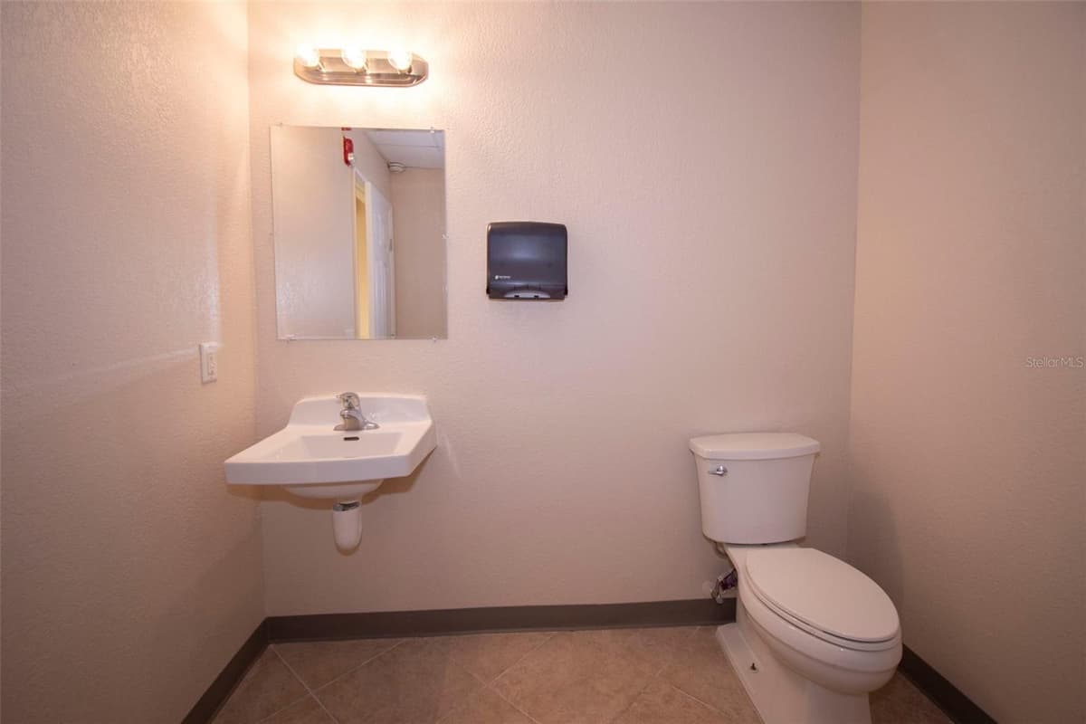 3221 TAMIAMI TRL — photo 14 of 45