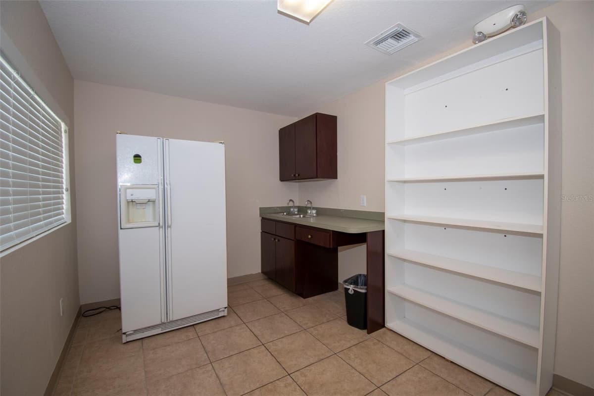 3221 TAMIAMI TRL — photo 21 of 45