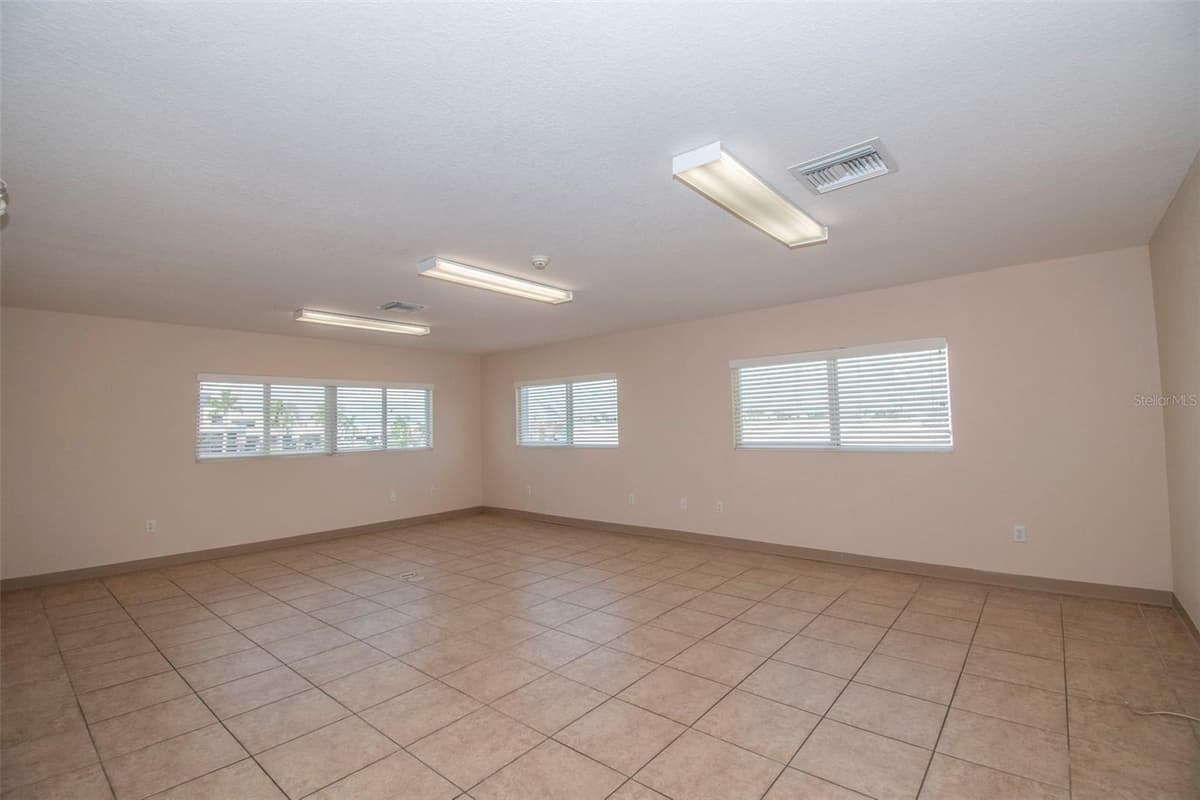 3221 TAMIAMI TRL — photo 23 of 45