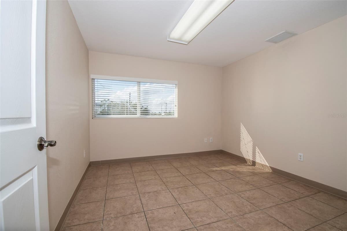 3221 TAMIAMI TRL — photo 18 of 45