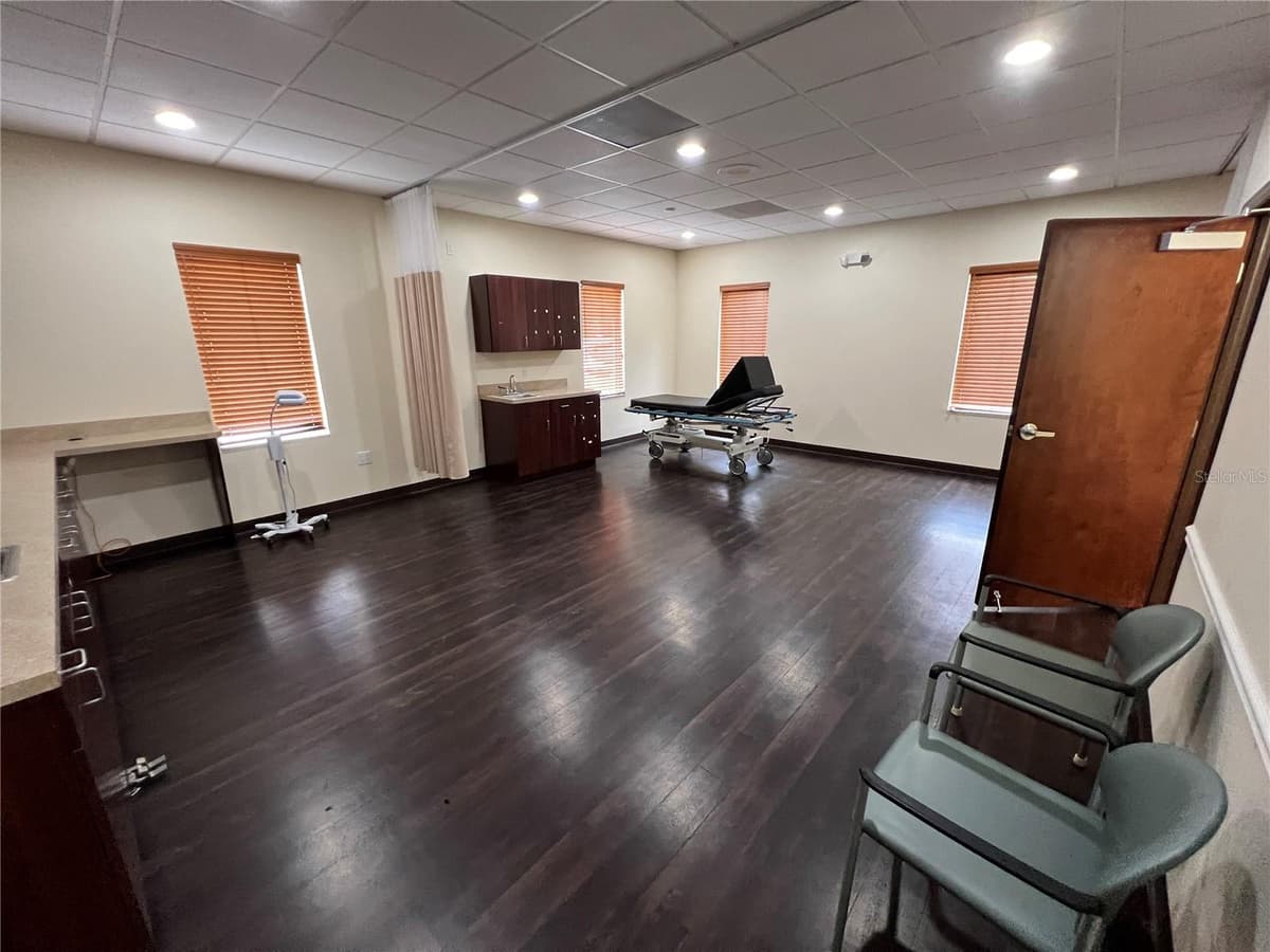 533 MEDICAL OAKS AVENUE — photo 17 of 40
