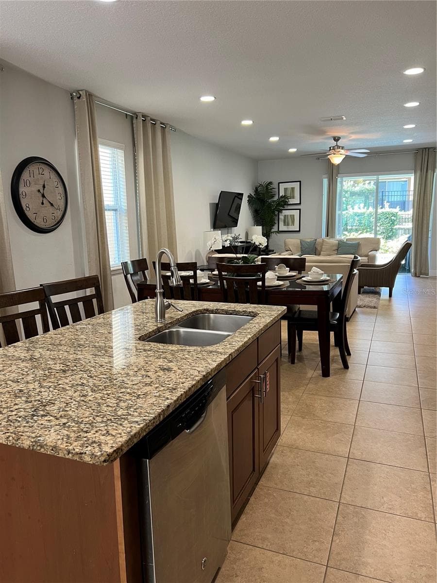 370 LASSO DRIVE — photo 10 of 93