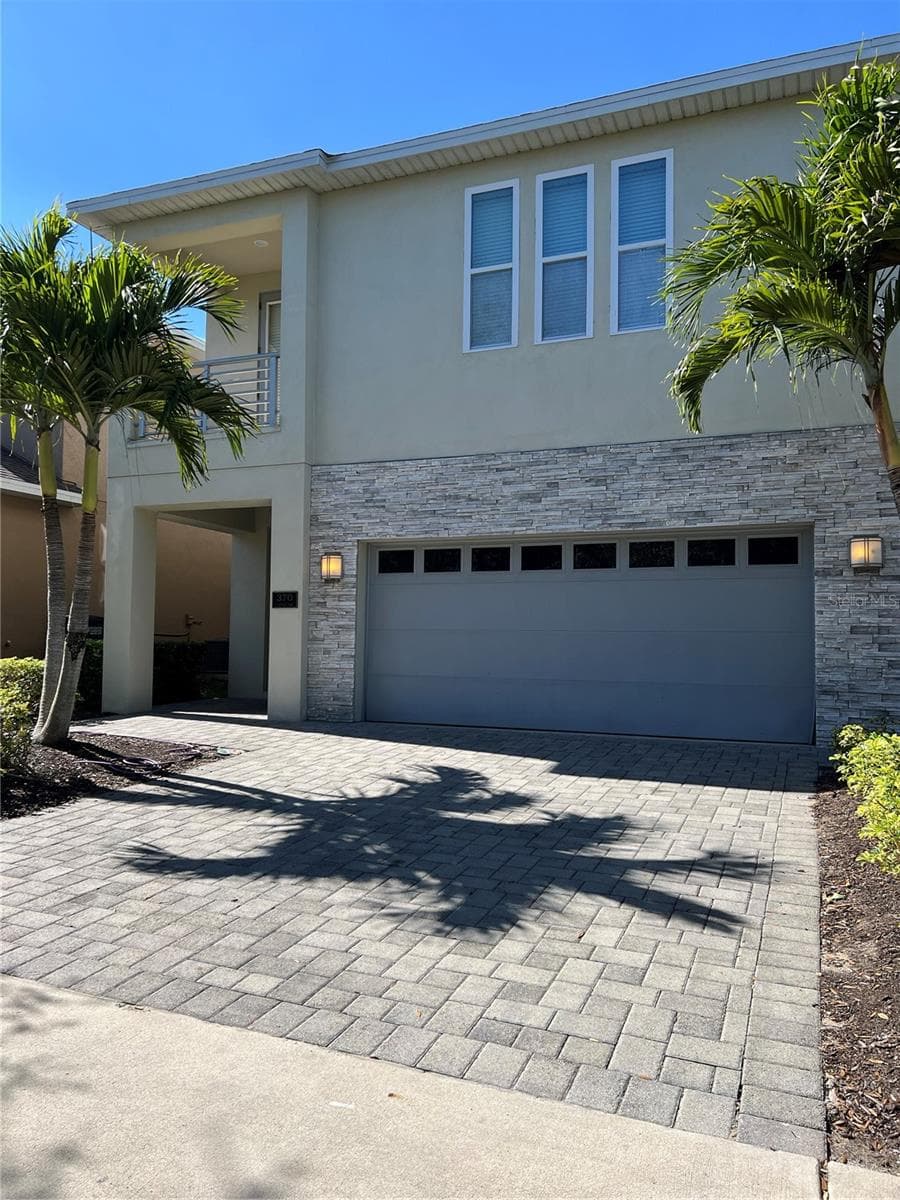 370 LASSO DRIVE — photo 1 of 93