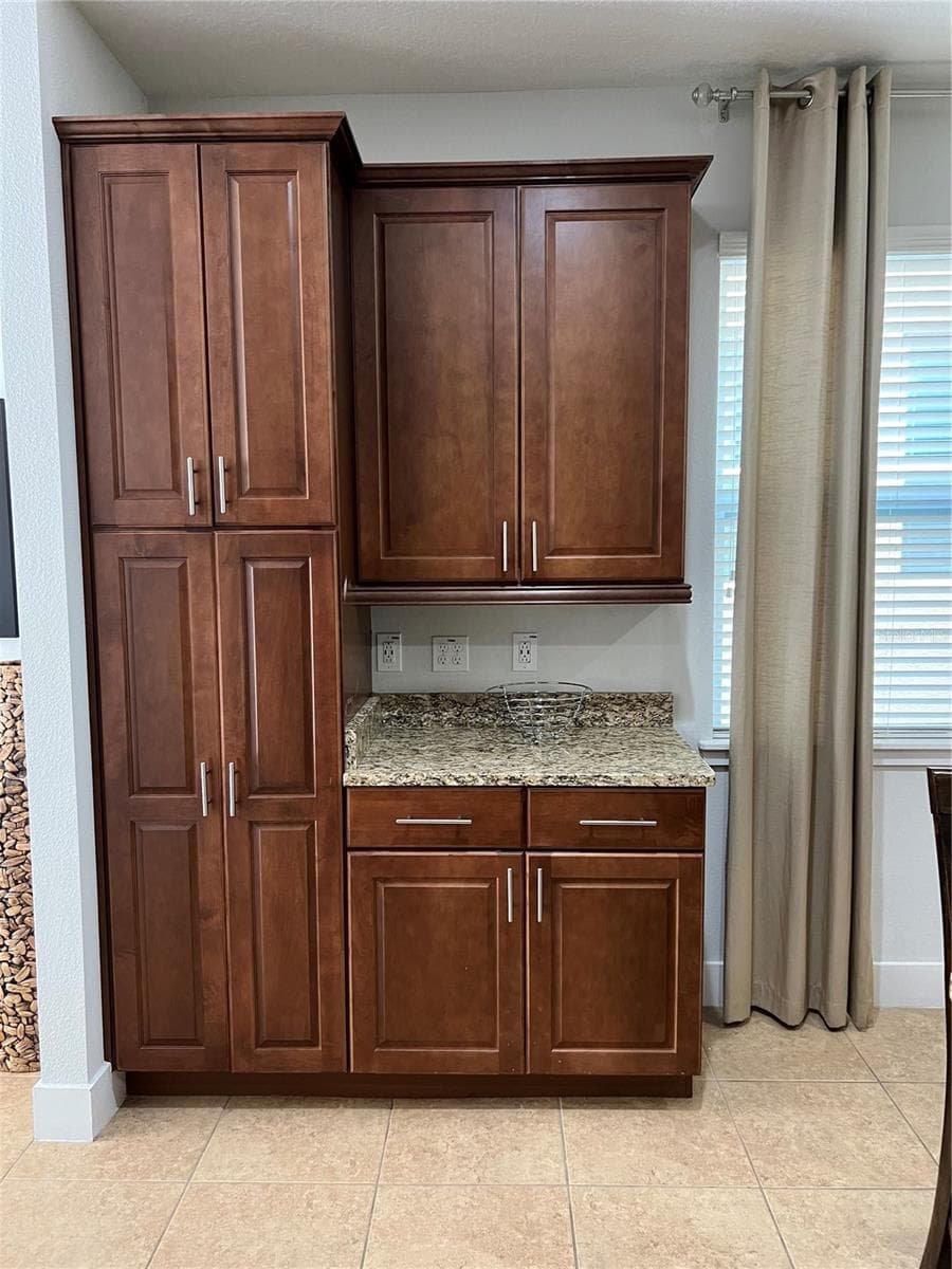 370 LASSO DRIVE — photo 14 of 93