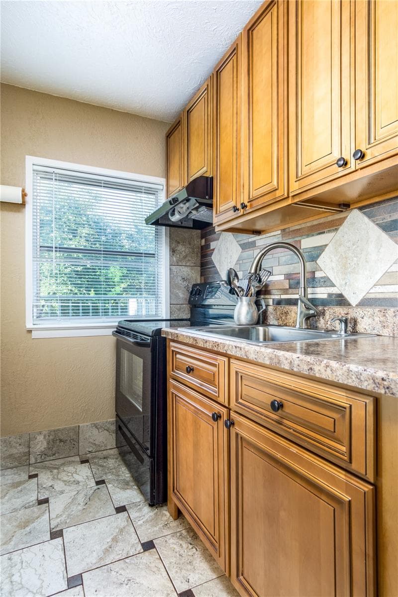 1854 HIGHLAND PARK DRIVE — photo 26 of 52