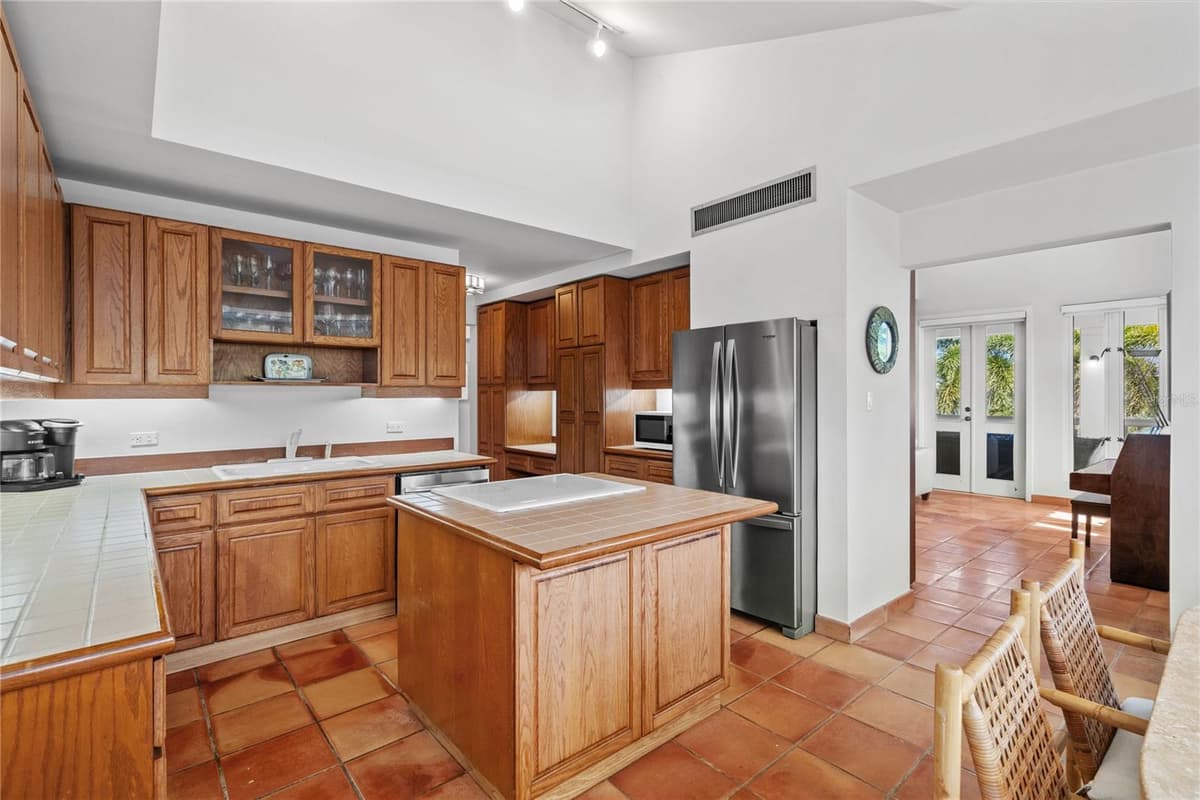 32 GREEN VILLAS DRIVE — photo 5 of 51