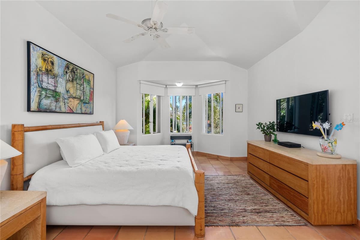 32 GREEN VILLAS DRIVE — photo 13 of 51