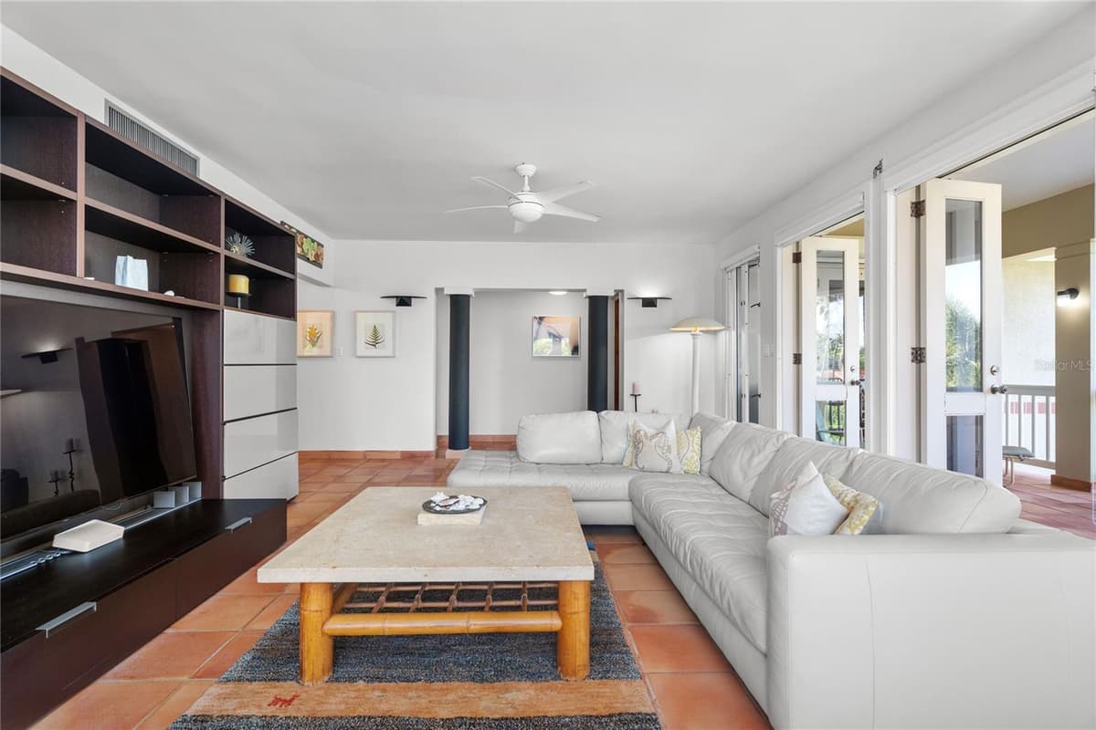32 GREEN VILLAS DRIVE — photo 11 of 51
