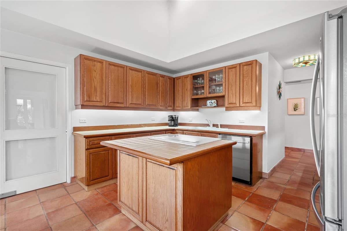 32 GREEN VILLAS DRIVE — photo 3 of 51