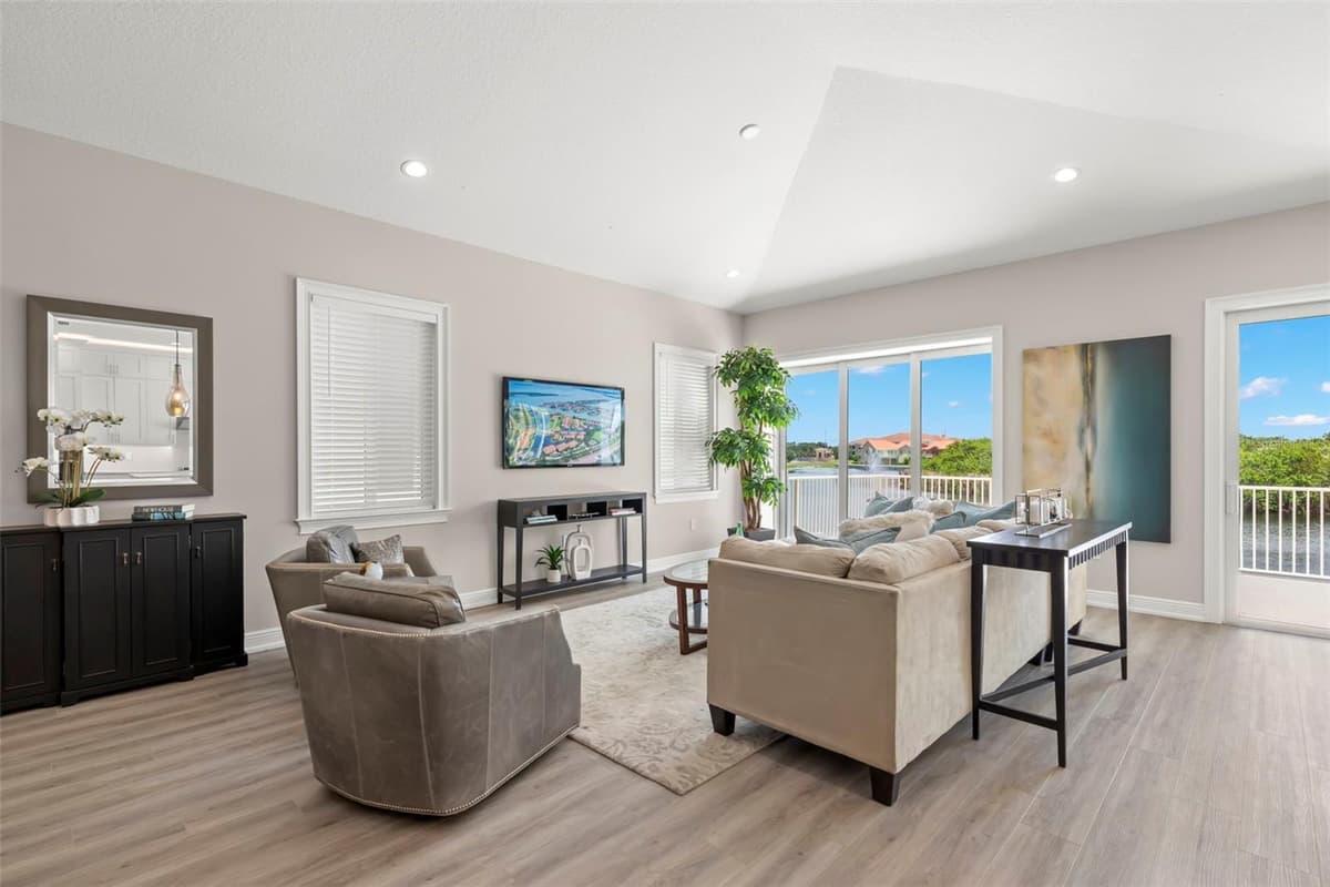 47A BAYVIEW COURT — photo 4 of 47