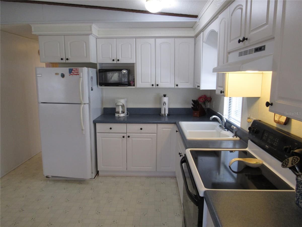 37241 CORA AVENUE — photo 10 of 27