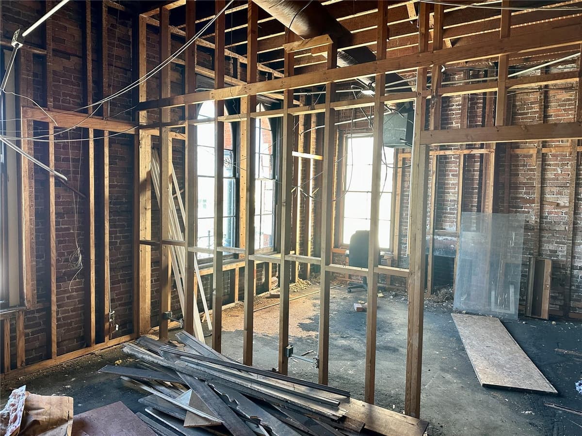 209 OAK AVENUE — photo 8 of 12