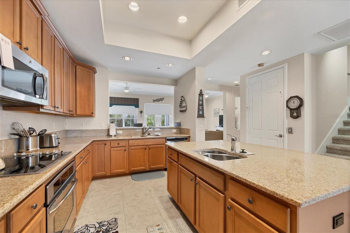 10380 LONGSHORE ROAD — photo 12 of 52