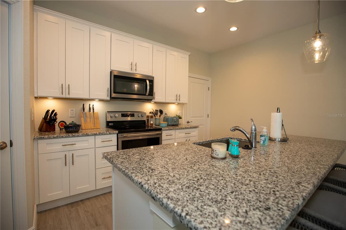 22528 MINERVA AVENUE — photo 6 of 28