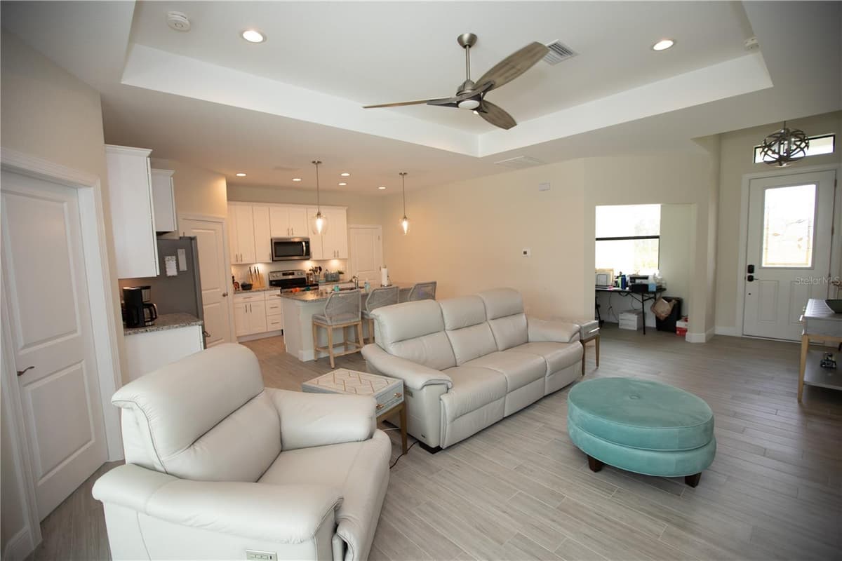 22528 MINERVA AVENUE — photo 13 of 28