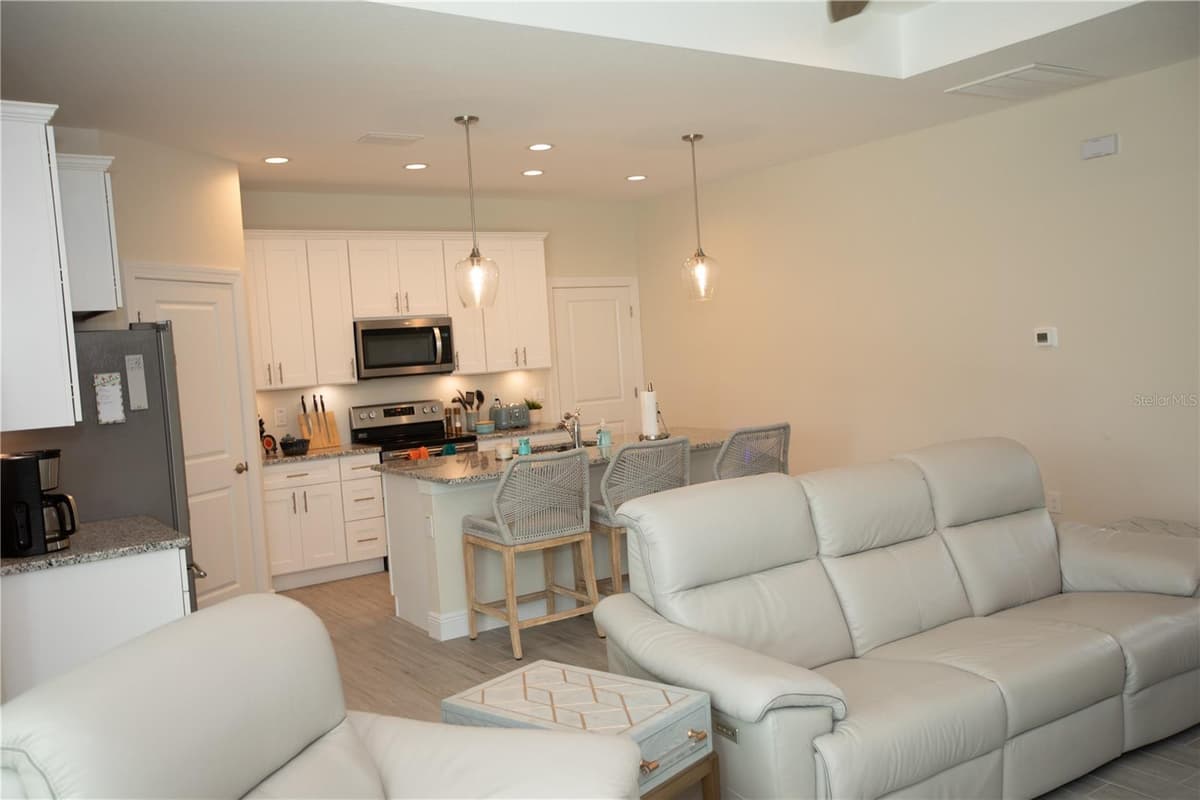 22528 MINERVA AVENUE — photo 12 of 28