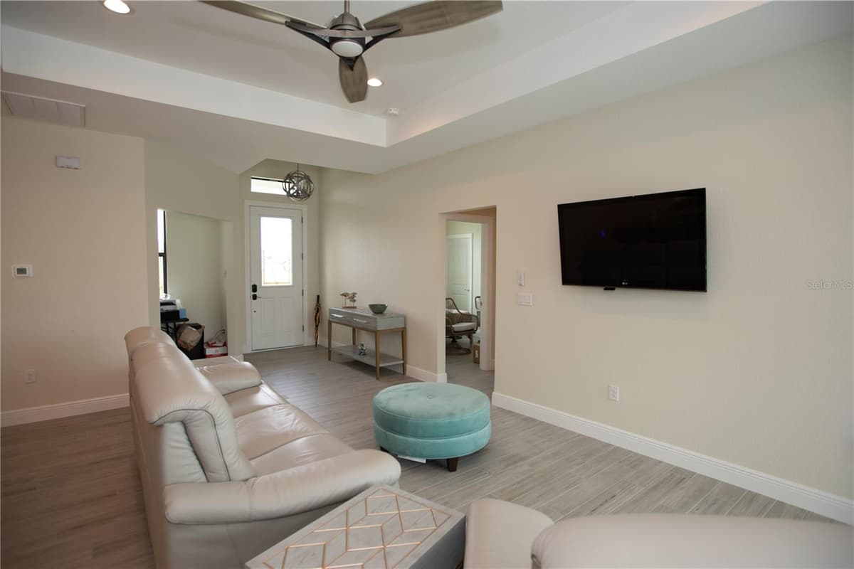 22528 MINERVA AVENUE — photo 10 of 28