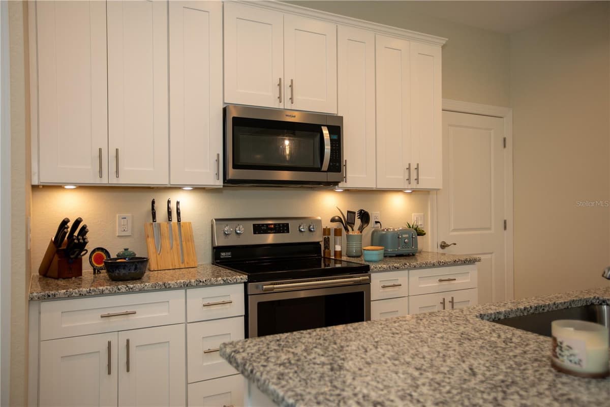 22528 MINERVA AVENUE — photo 5 of 28