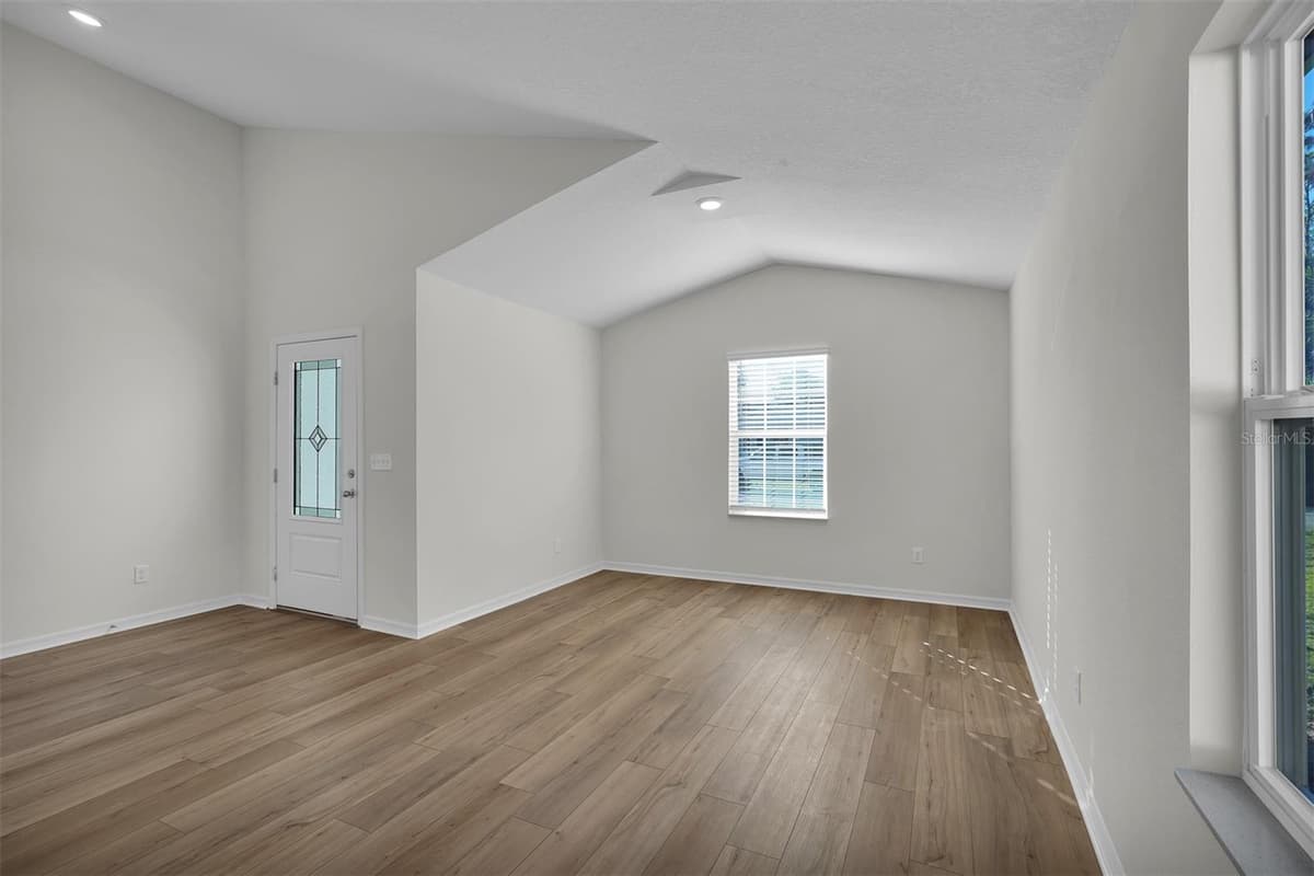 418 MARION OAKS LANE — photo 2 of 20