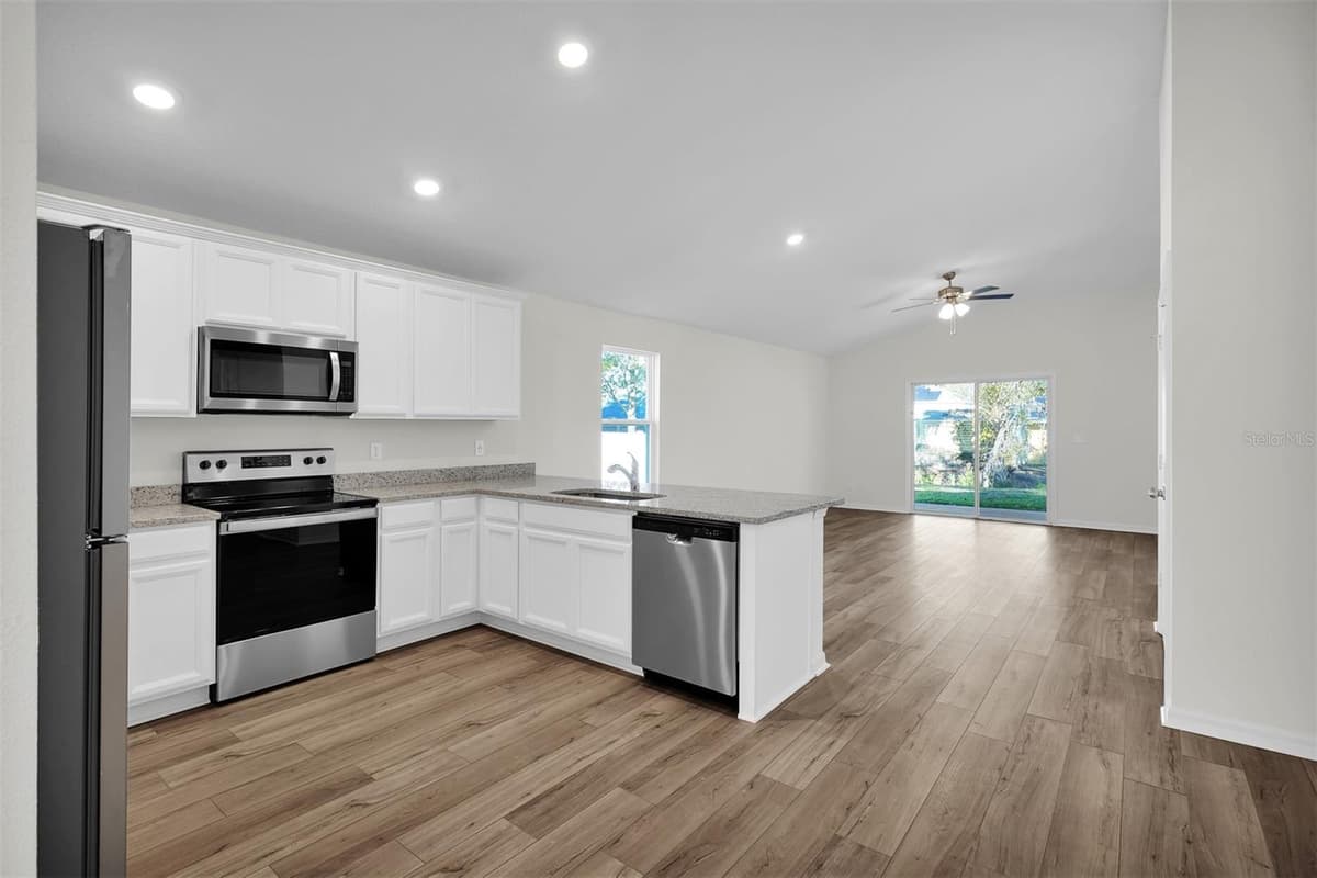 418 MARION OAKS LANE — photo 4 of 20