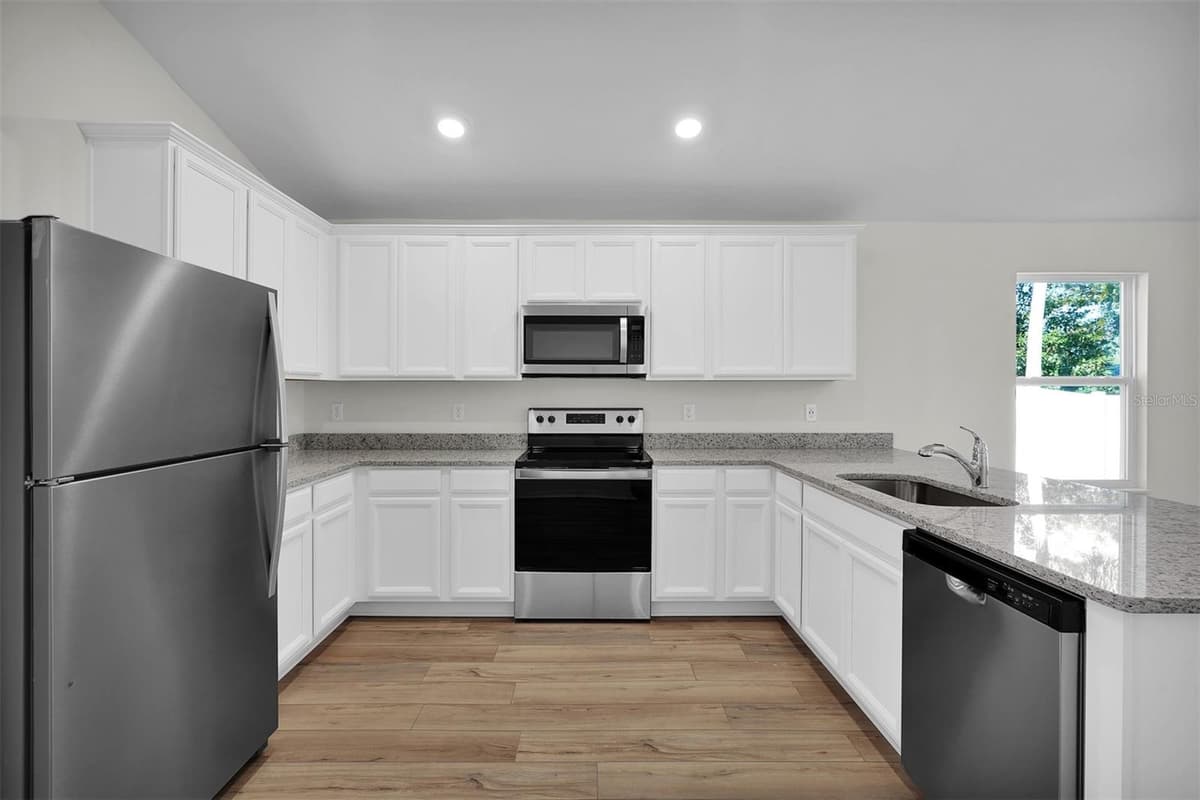 418 MARION OAKS LANE — photo 5 of 20