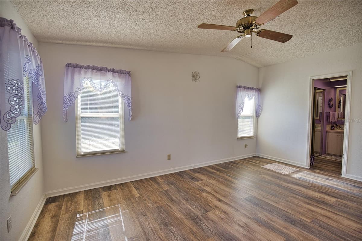 469 LOMA LINDA — photo 34 of 79