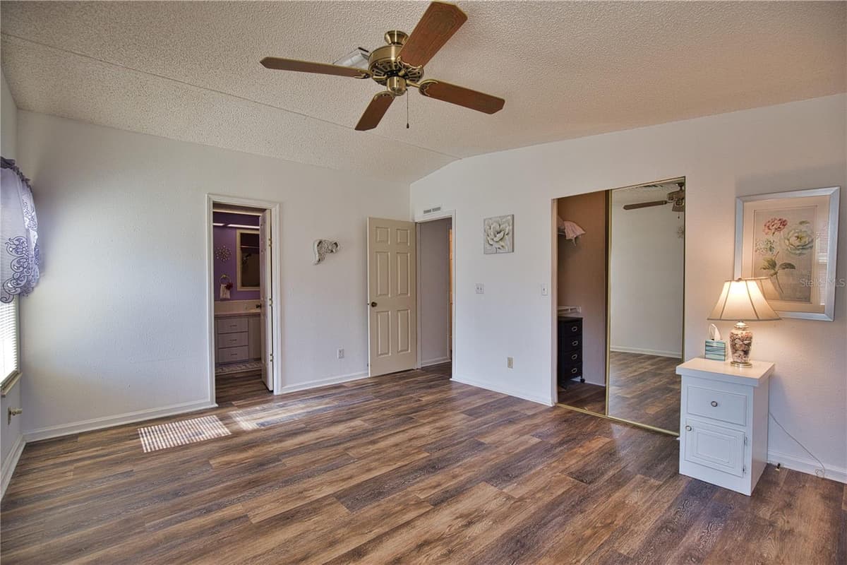 469 LOMA LINDA — photo 35 of 79