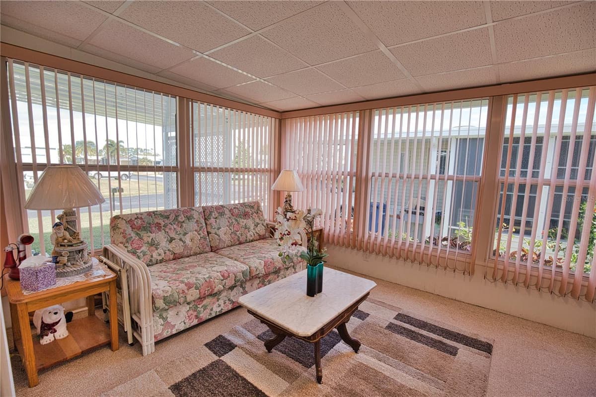 469 LOMA LINDA — photo 26 of 79