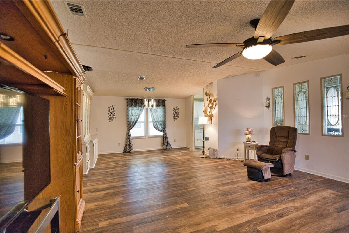 469 LOMA LINDA — photo 13 of 79
