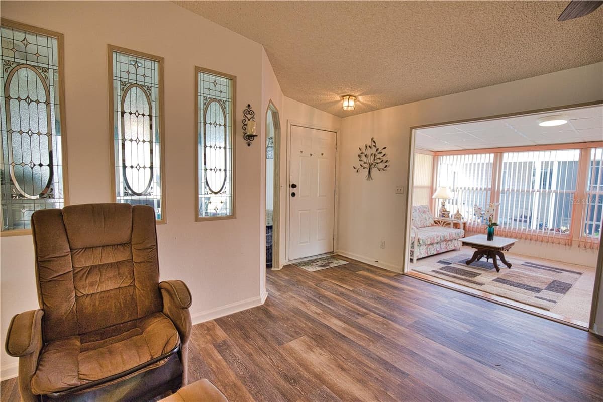 469 LOMA LINDA — photo 16 of 79