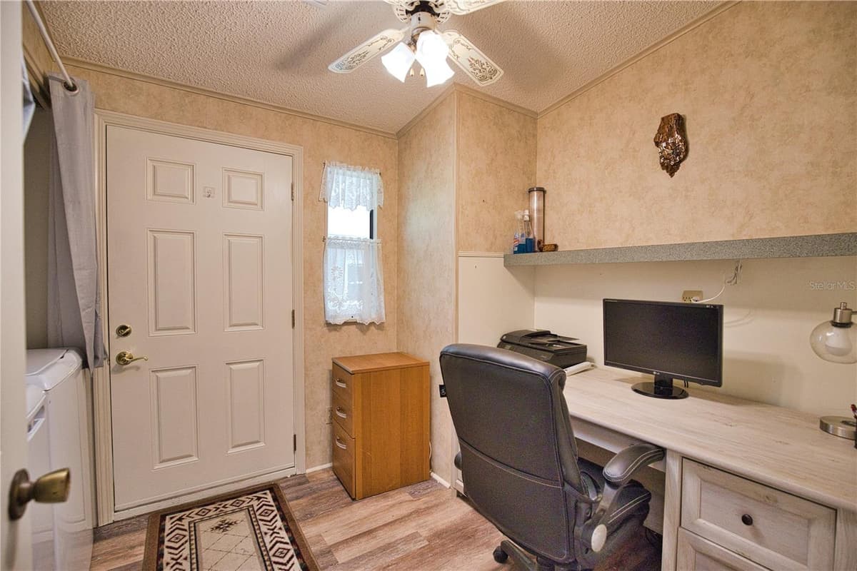 469 LOMA LINDA — photo 32 of 79