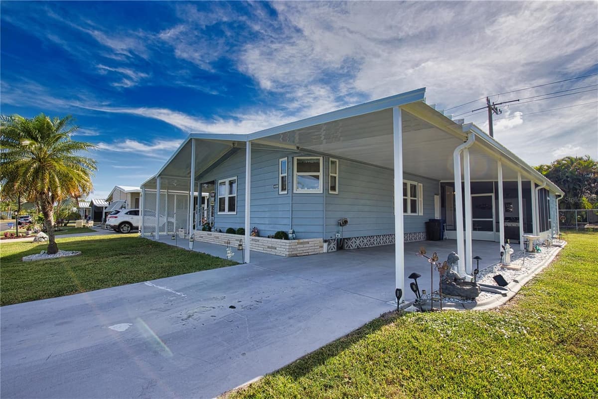 469 LOMA LINDA — photo 8 of 79