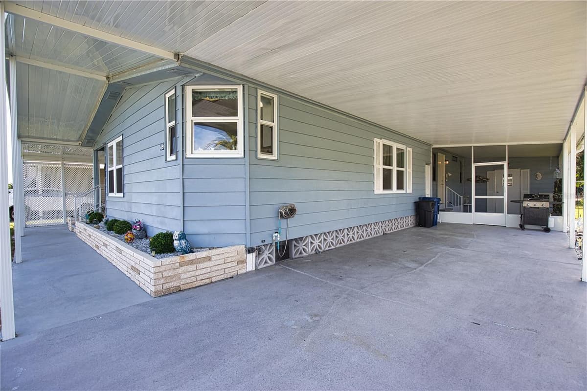 469 LOMA LINDA — photo 9 of 79