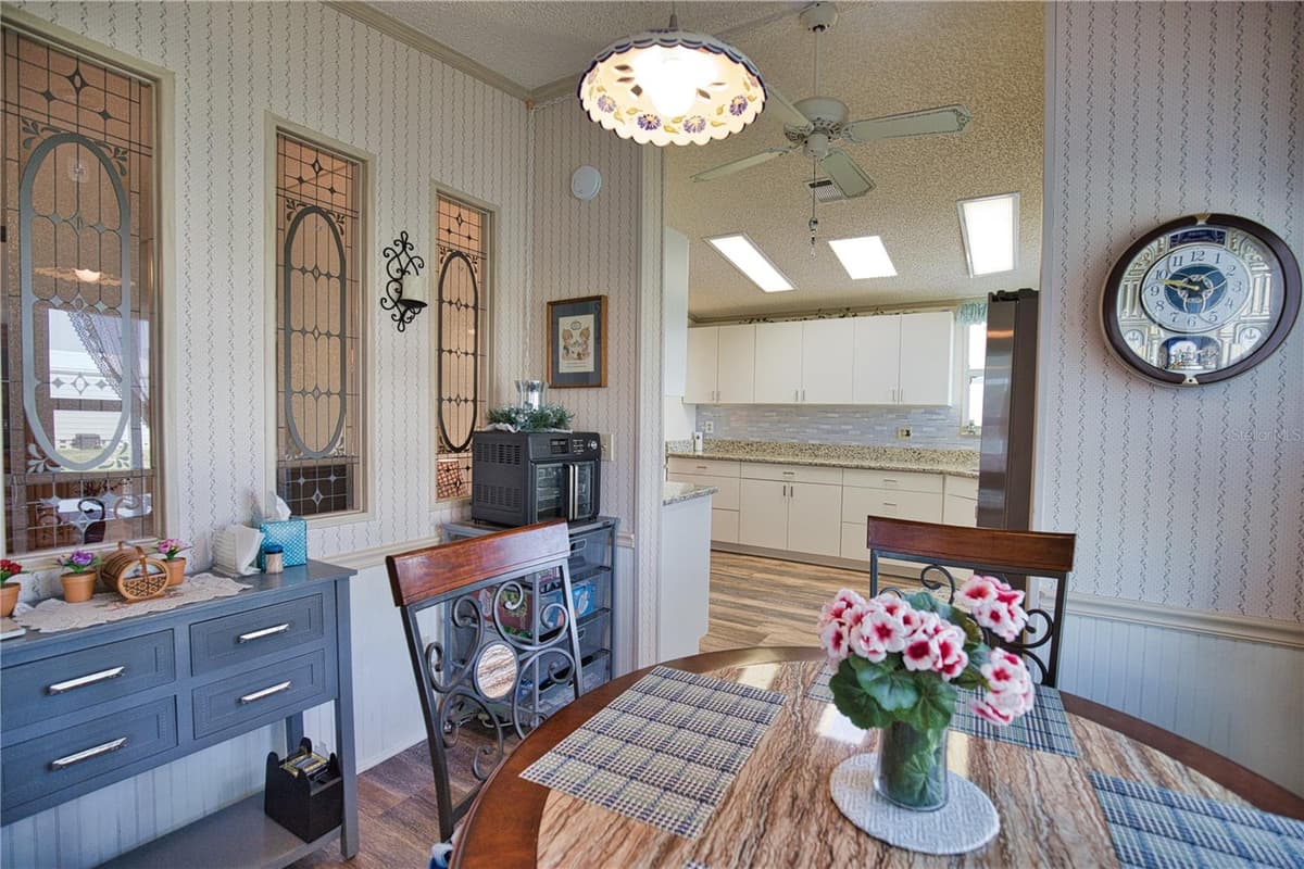 469 LOMA LINDA — photo 24 of 79