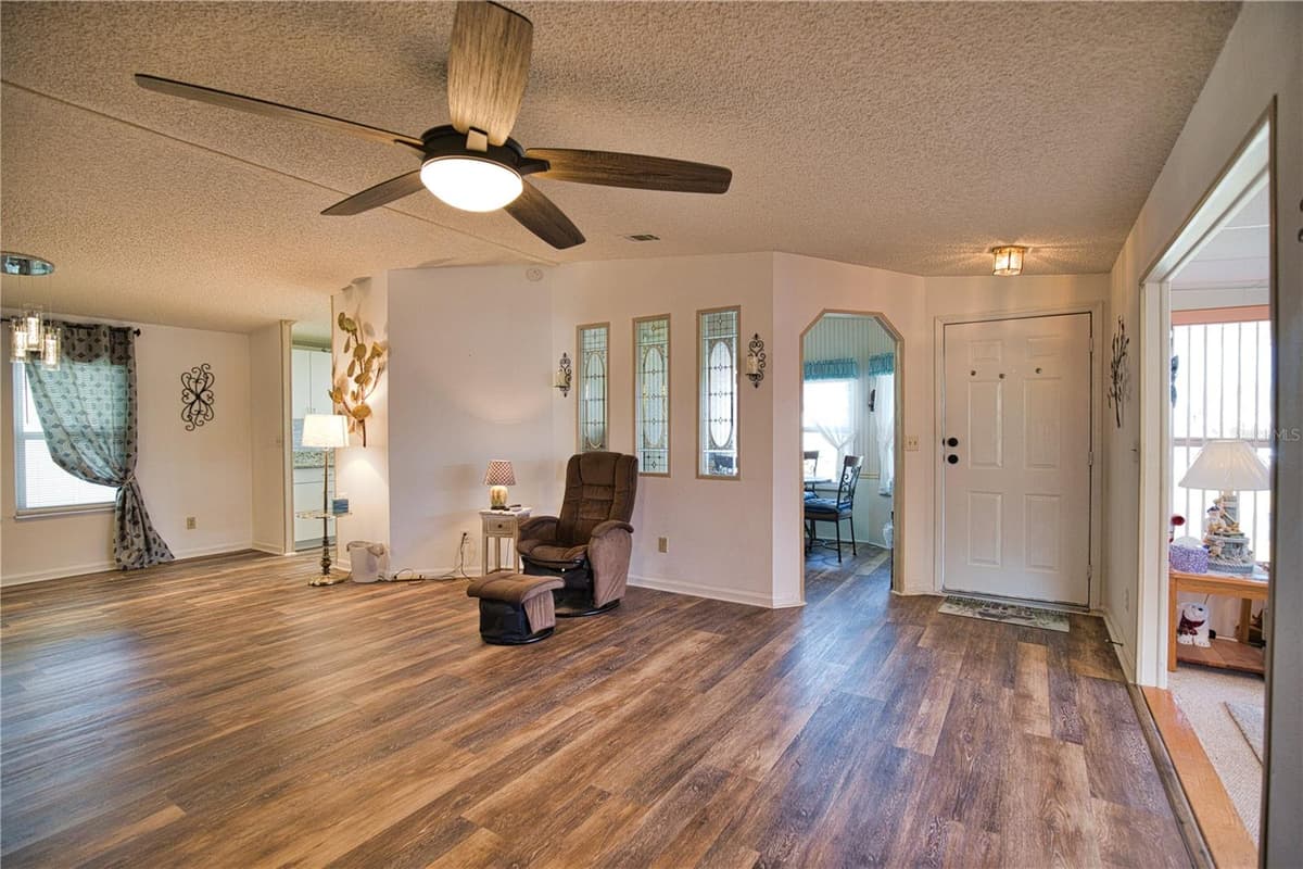 469 LOMA LINDA — photo 14 of 79