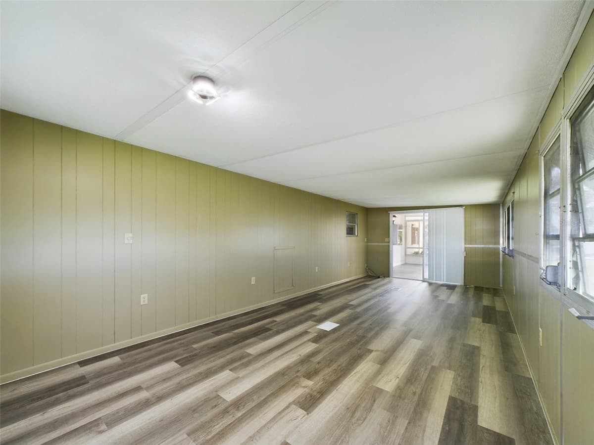 3502 DELAWARE AVENUE — photo 11 of 34