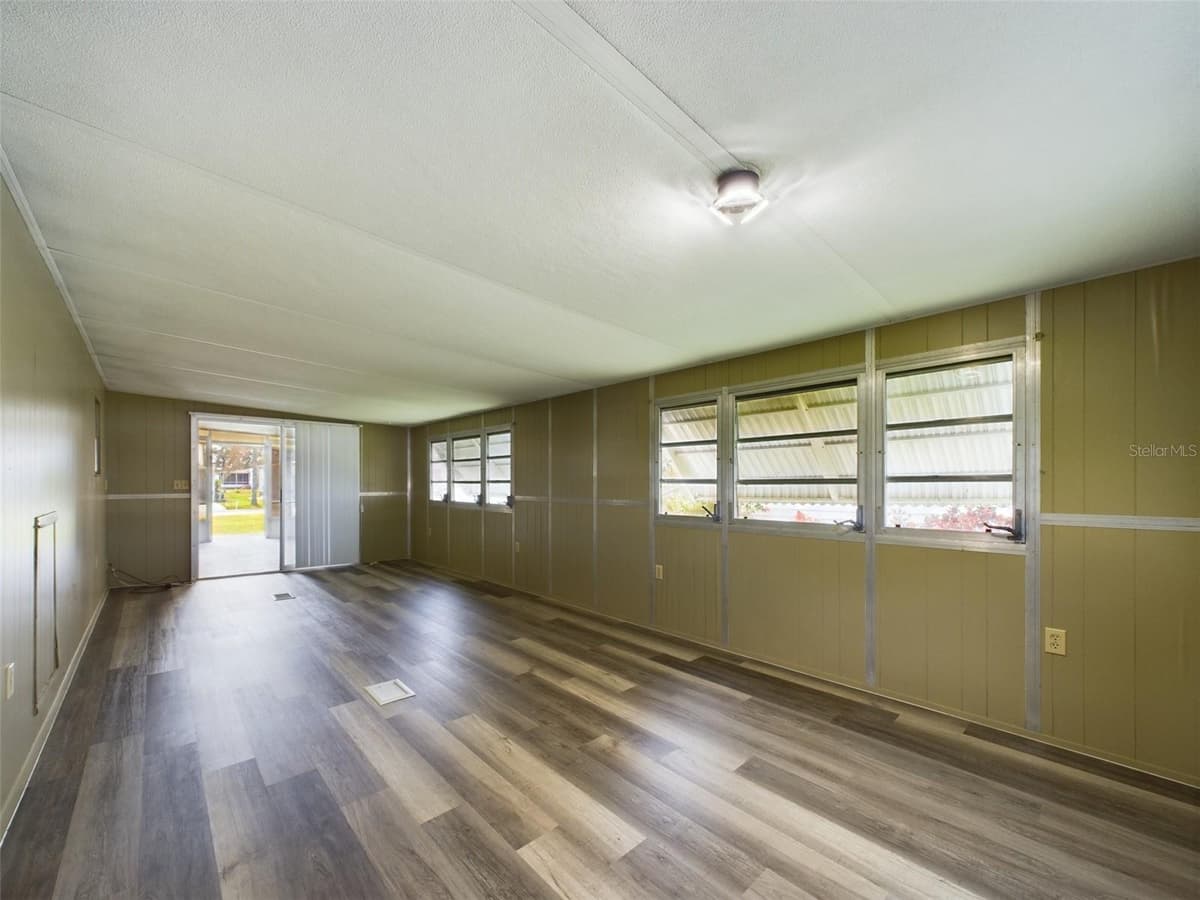 3502 DELAWARE AVENUE — photo 12 of 34