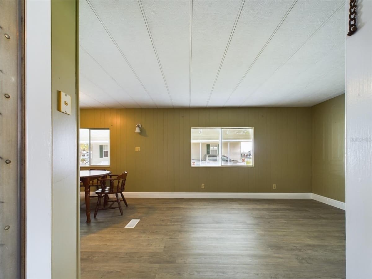 3502 DELAWARE AVENUE — photo 7 of 34