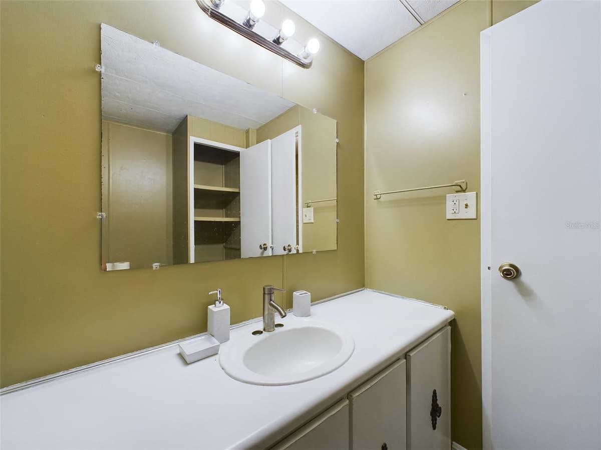 3502 DELAWARE AVENUE — photo 18 of 34