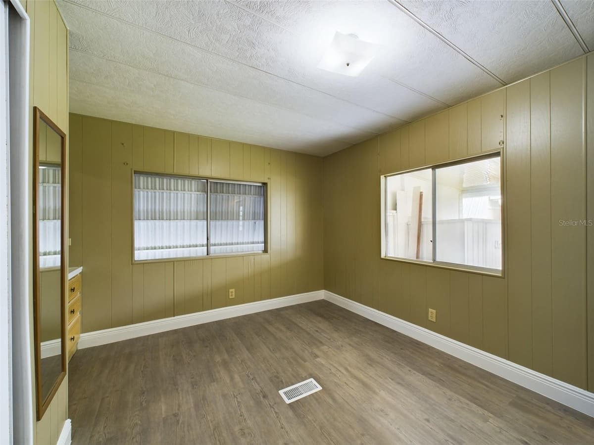 3502 DELAWARE AVENUE — photo 16 of 34