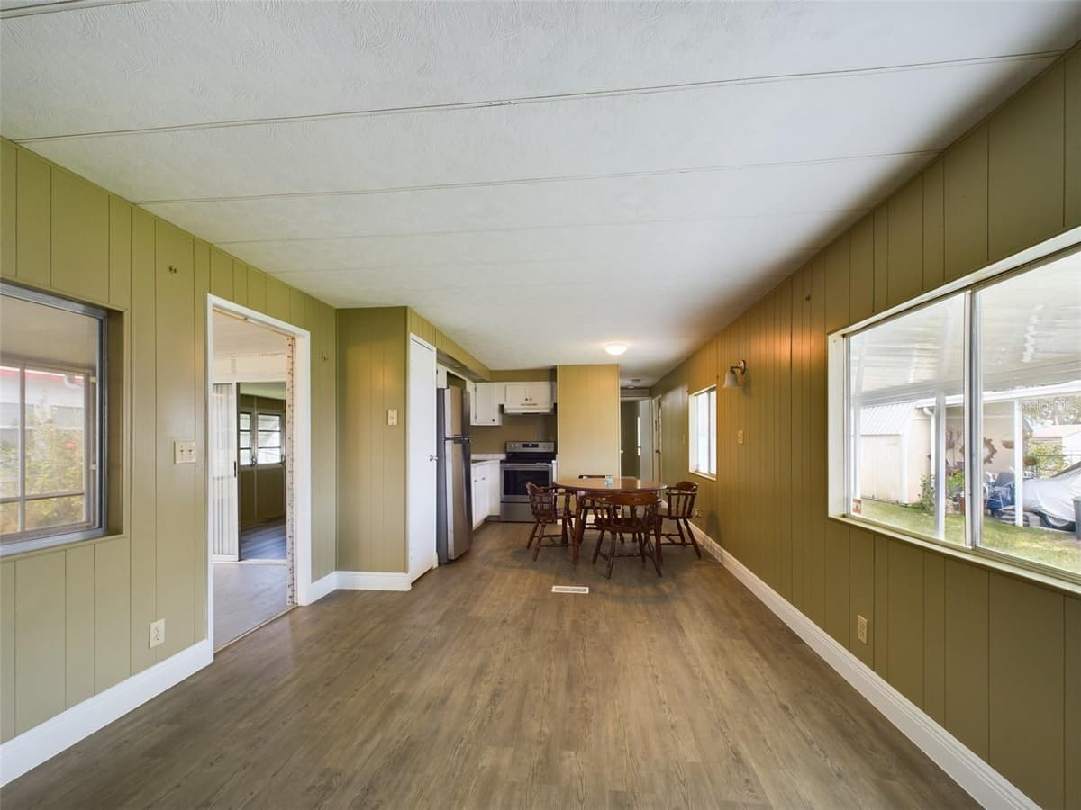3502 DELAWARE AVENUE — photo 6 of 34