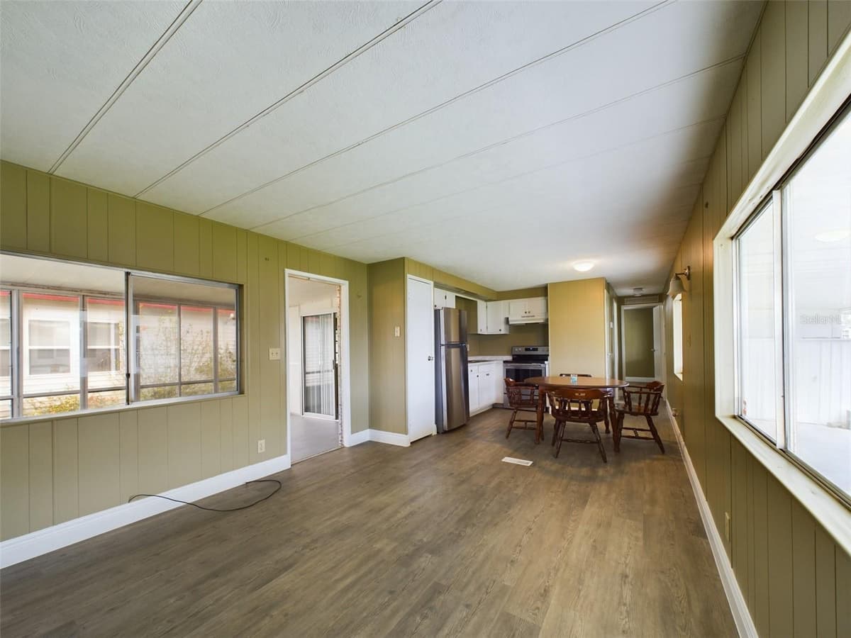 3502 DELAWARE AVENUE — photo 5 of 34
